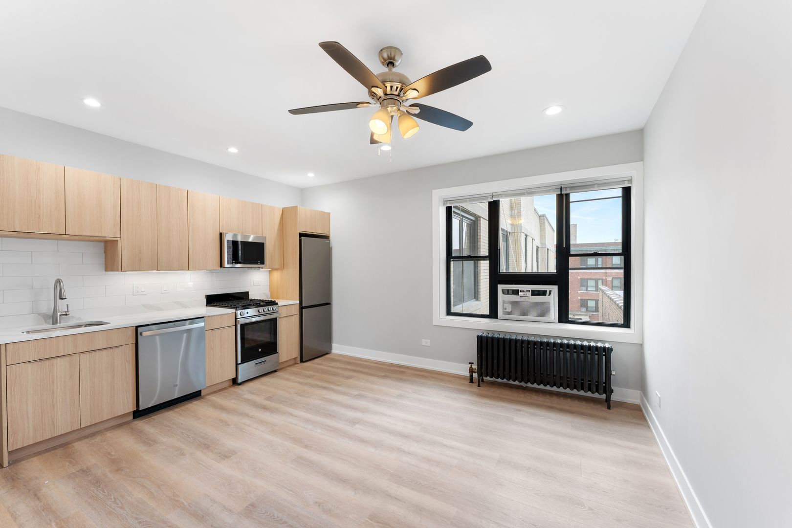 Chicago Apartment: 1546 W Jonquil Terrace