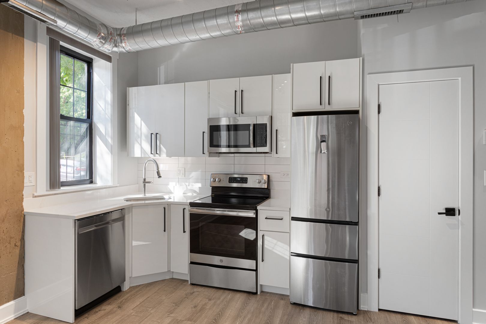 Chicago Apartment: 7645 N Sheridan Rd