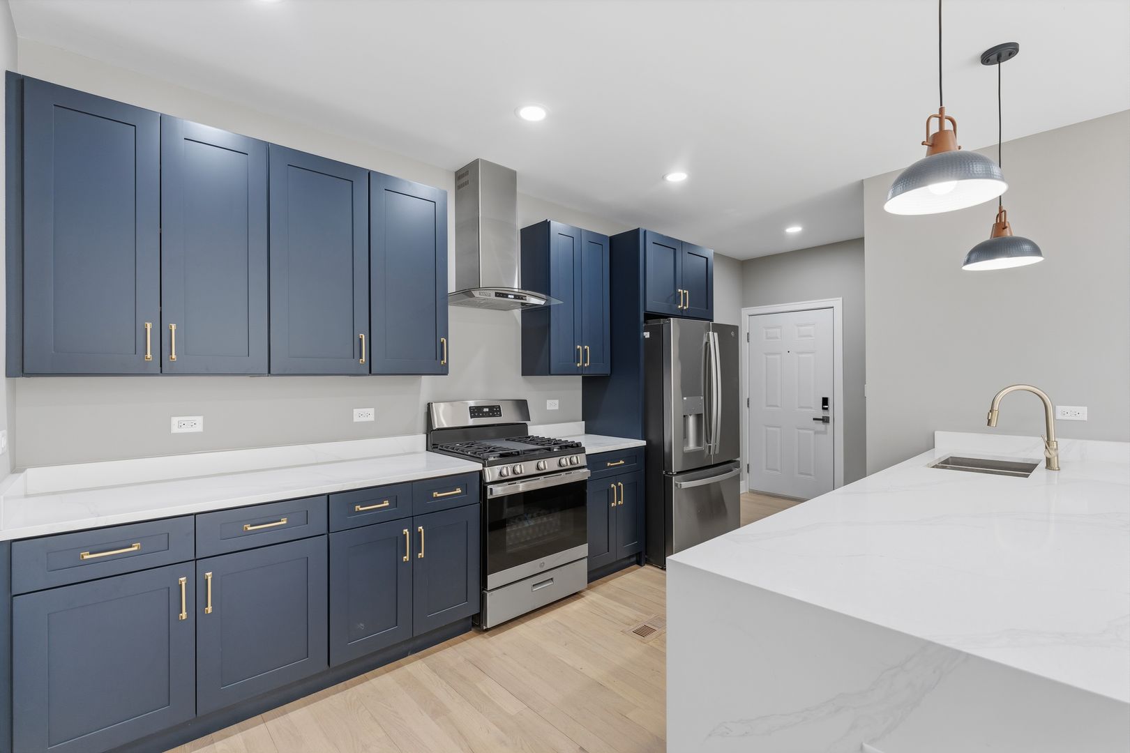 Chicago Apartment: 7428 N. Rogers Ave  & 7430 N. Hermitage Ave