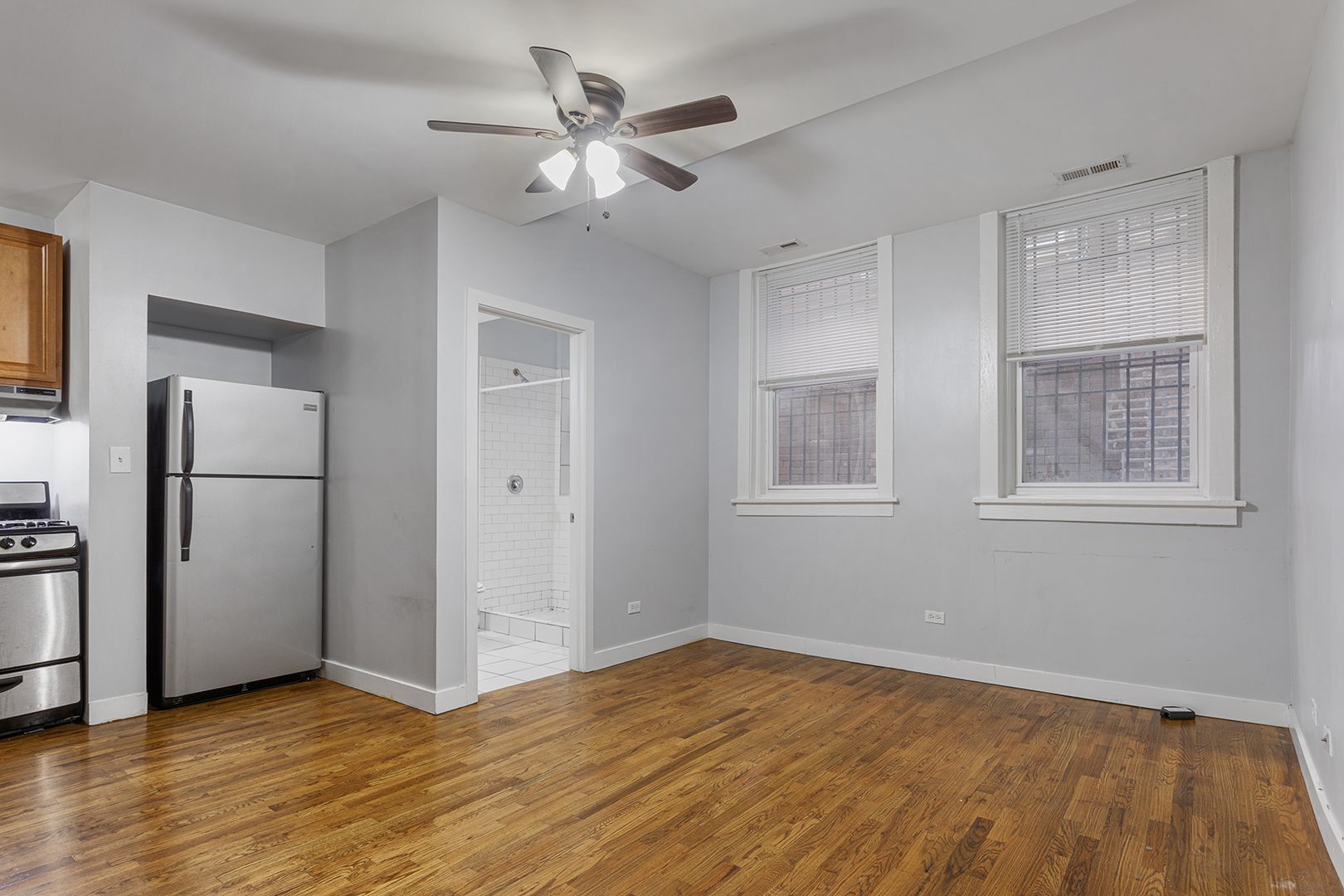 Chicago Apartment: 7450-7456 N Greenview Ave