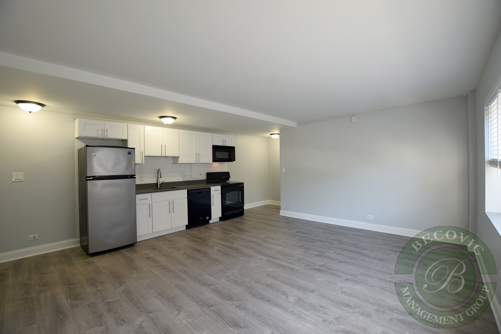 Chicago Apartment: 7710 N Sheridan Rd