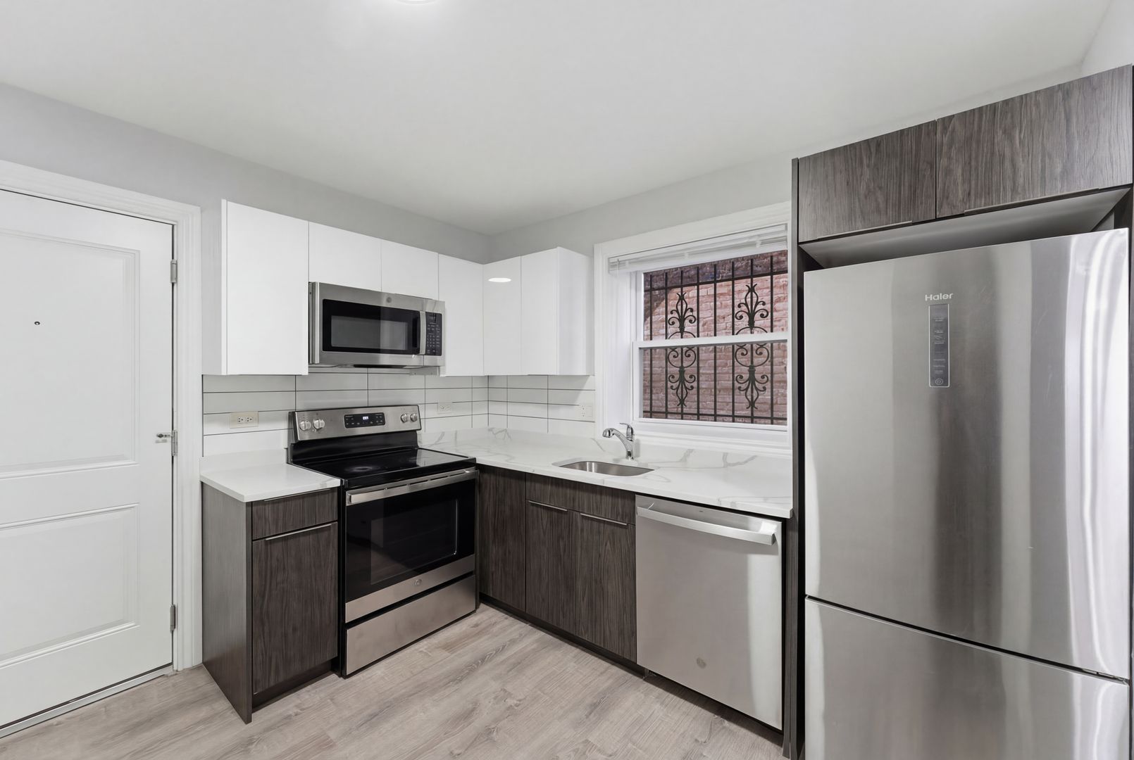 Chicago Apartment: 7630 - 38 N Eastlake Ter