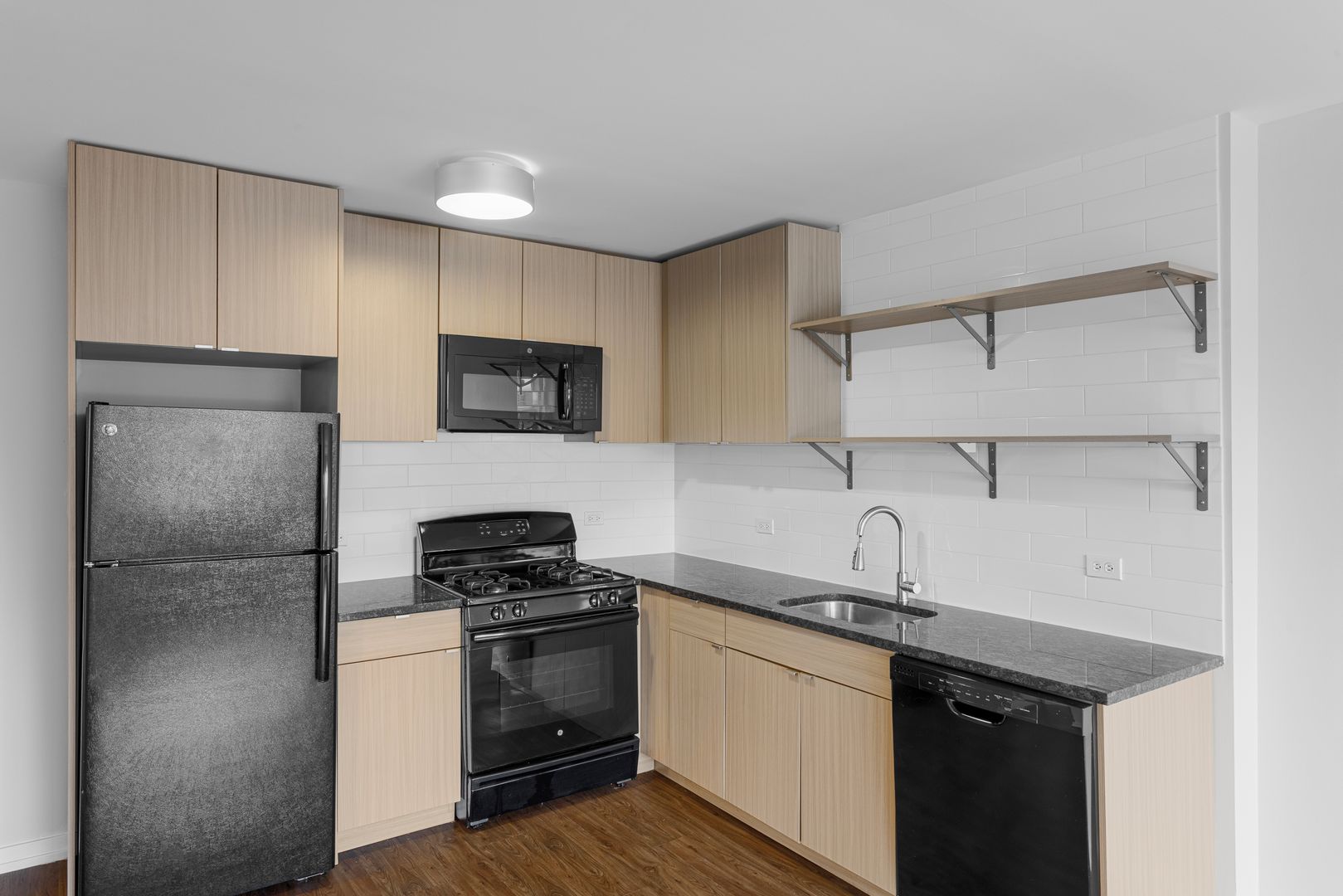 Chicago Apartment: 6134 N Kenmore