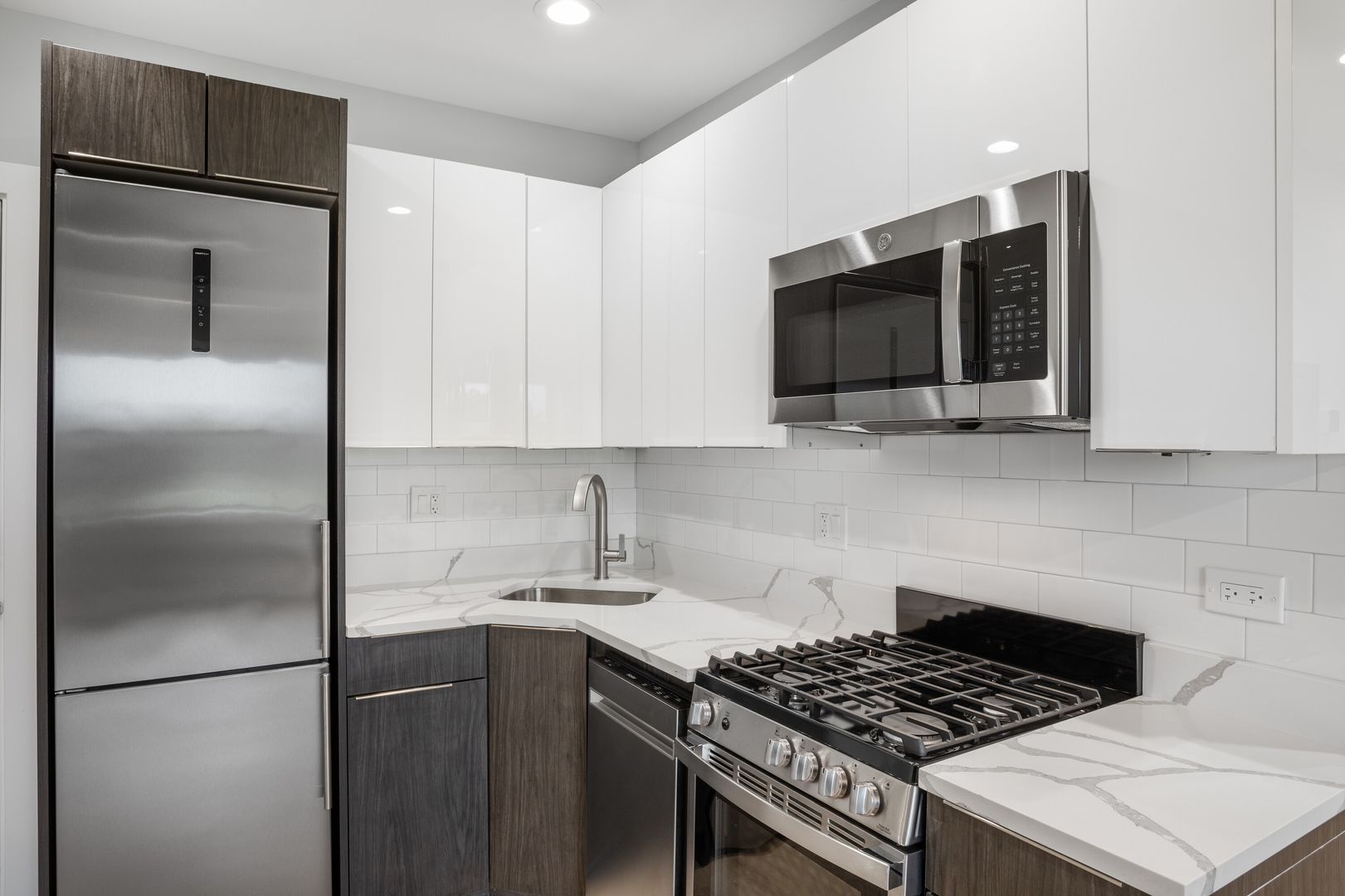 Chicago Apartment: 1548-1558.5 W Juneway