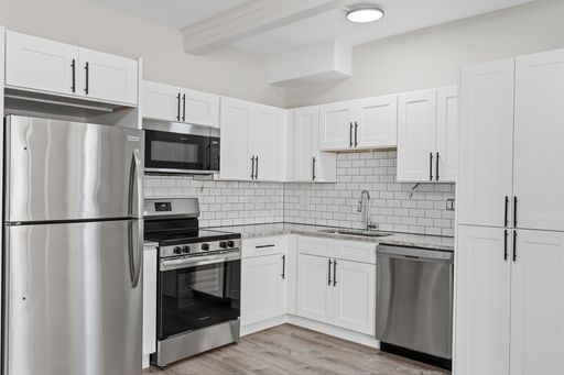 6807 N Sheridan Road #711, Chicago, IL 60626