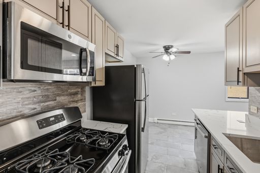 6201 N Kenmore Ave #404, Chicago, IL 60660