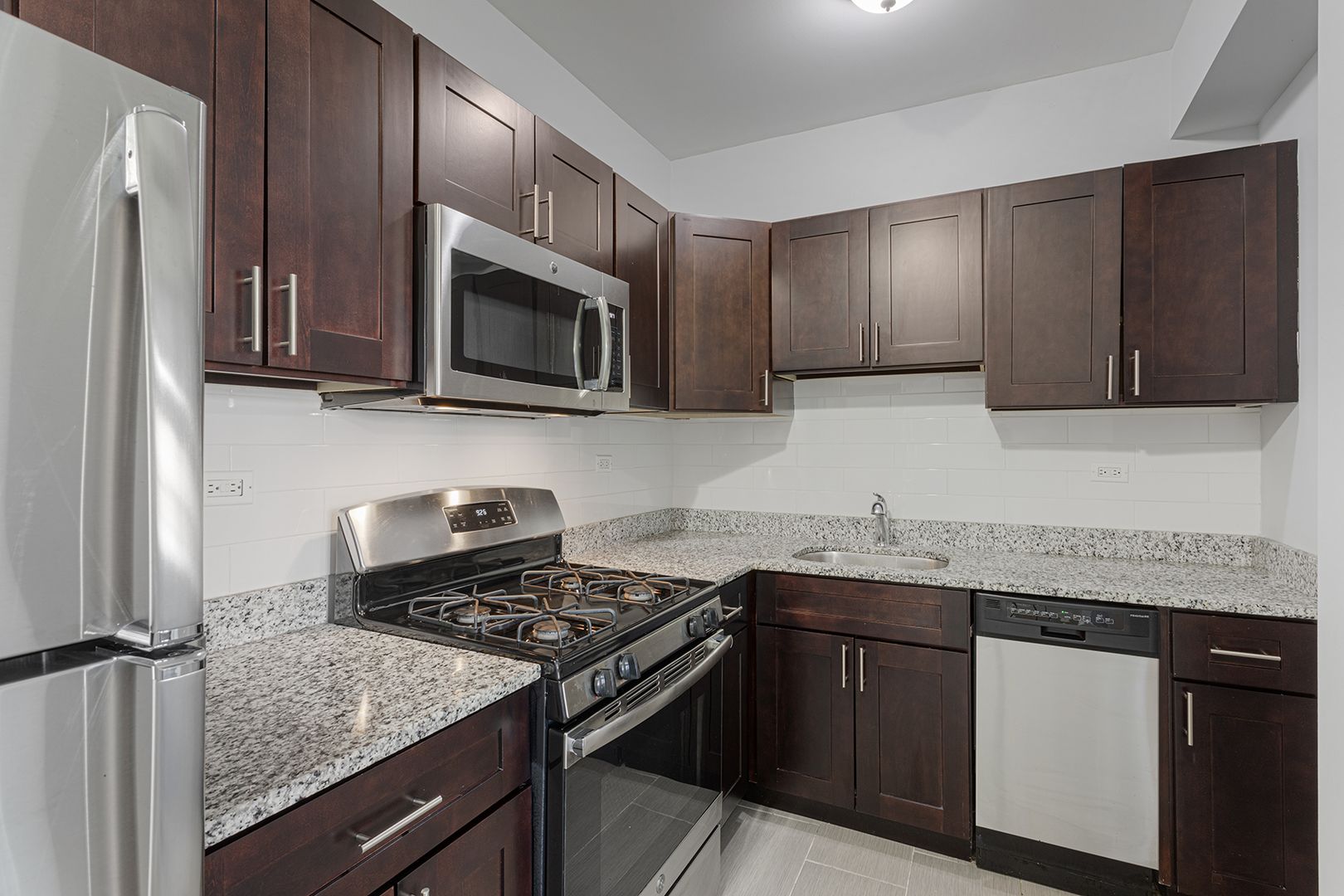 Chicago Apartment: 1608 W Sherwin Ave
