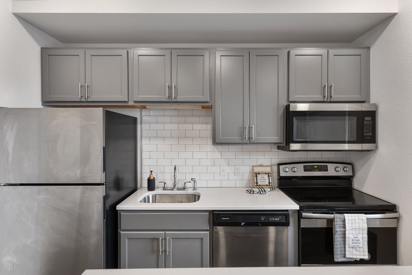 East Moline Apartment: 801 Bend Blvd