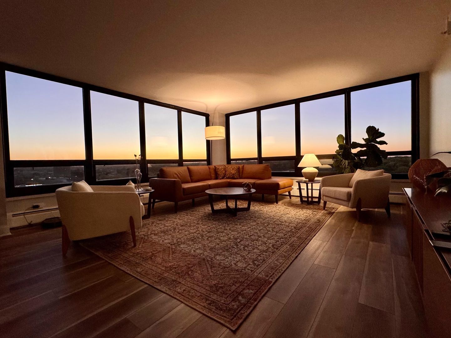 Rockford Apartment: 913 North Main Street