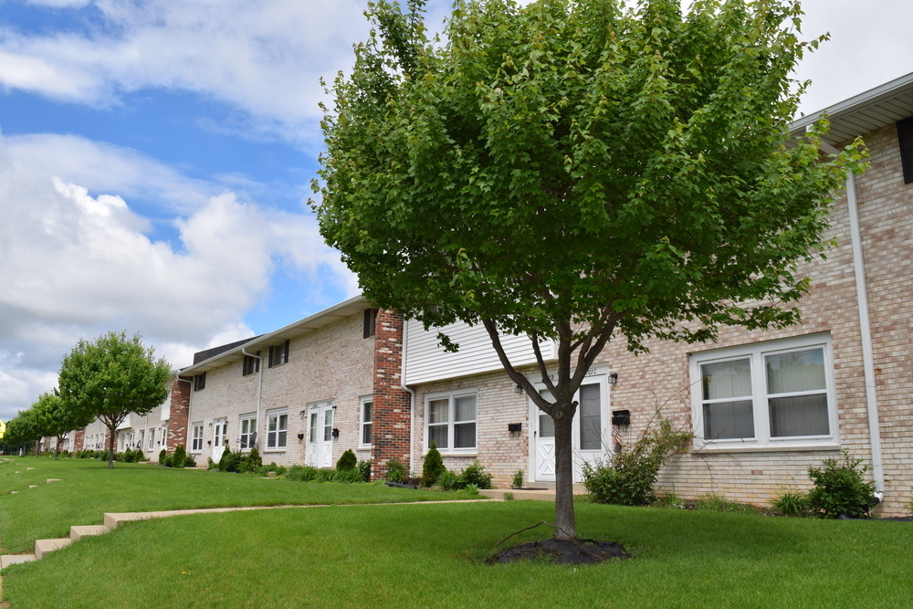 Rockford Apartment: 2535 Halsted Road