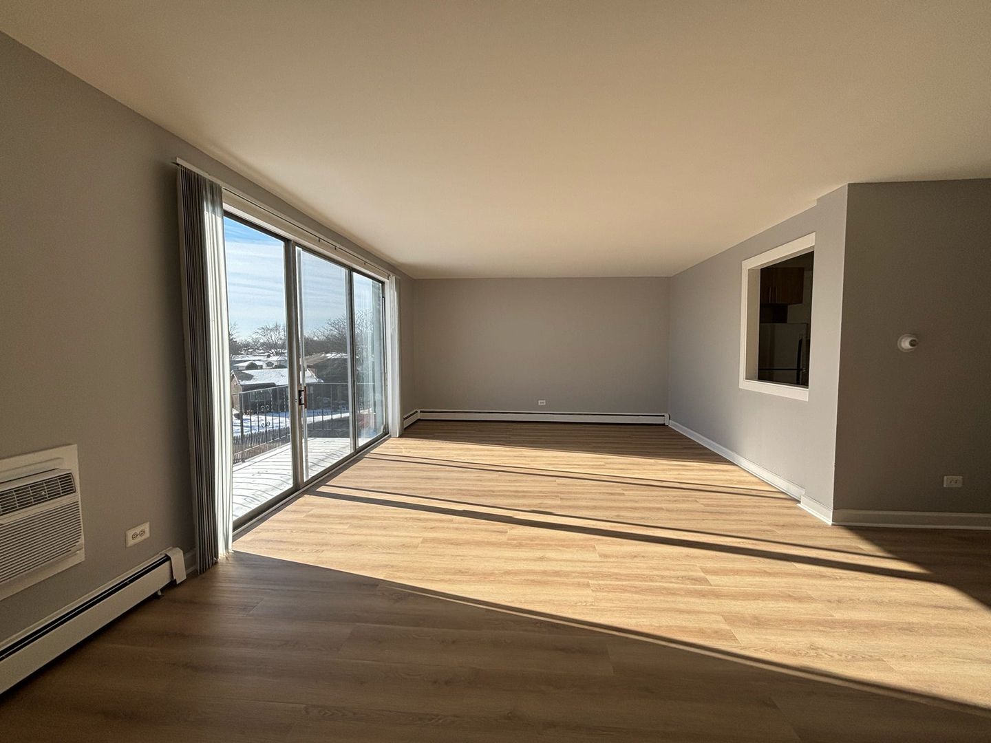 Addison Apartment: 900 N. Rohlwing Road