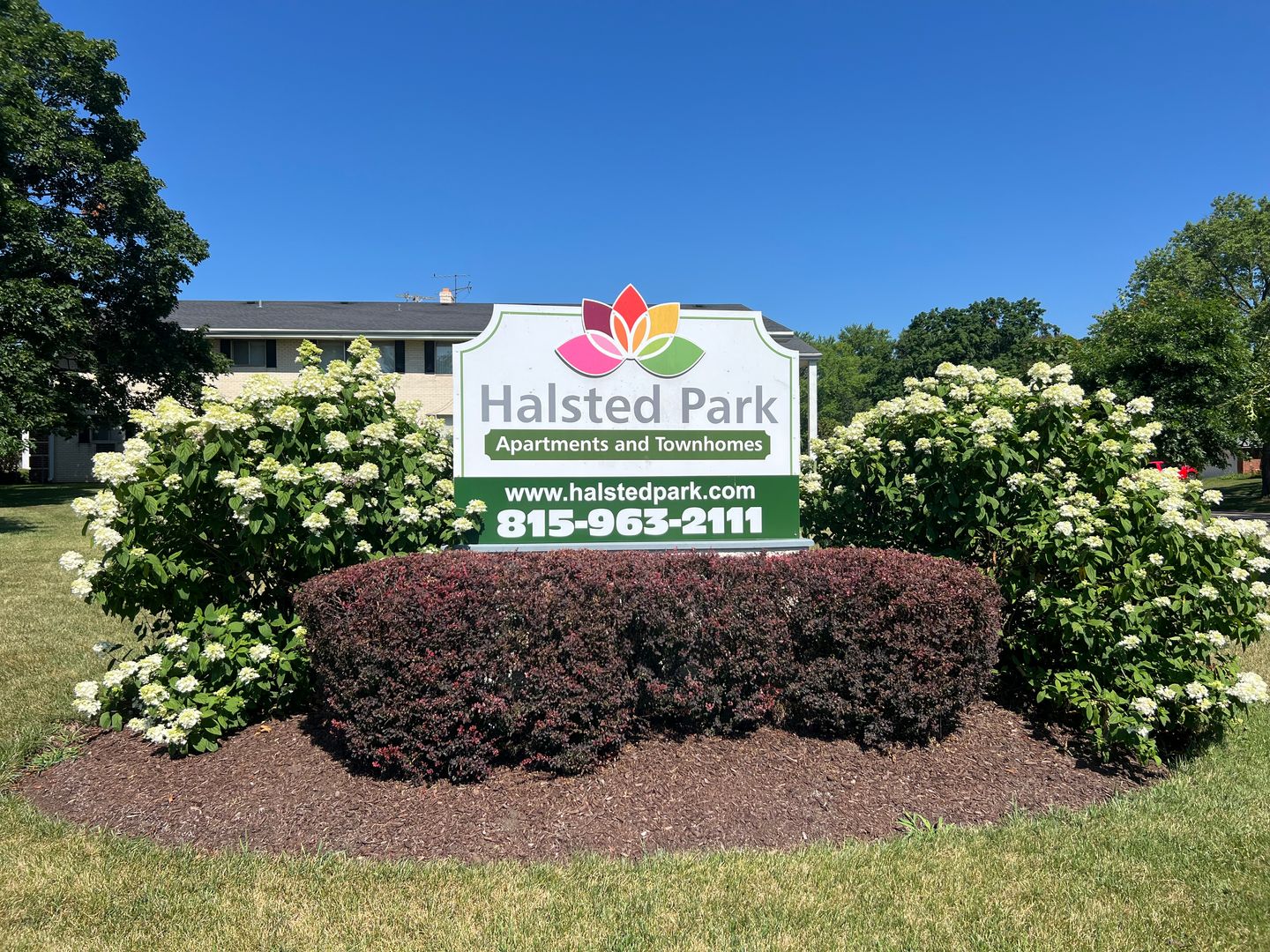 Rockford Apartment: 2535 Halsted Road