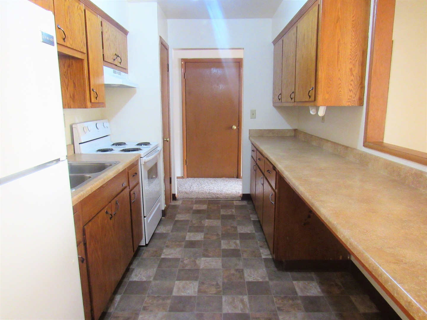 Rockford Apartment: 2535 Halsted Road