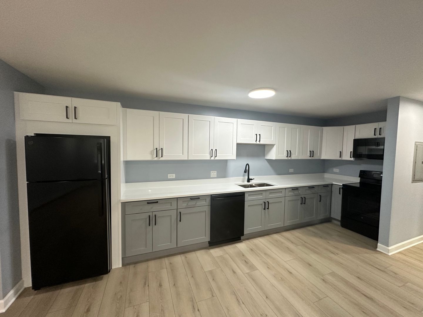 Rockford Apartment: 2535 Halsted Road