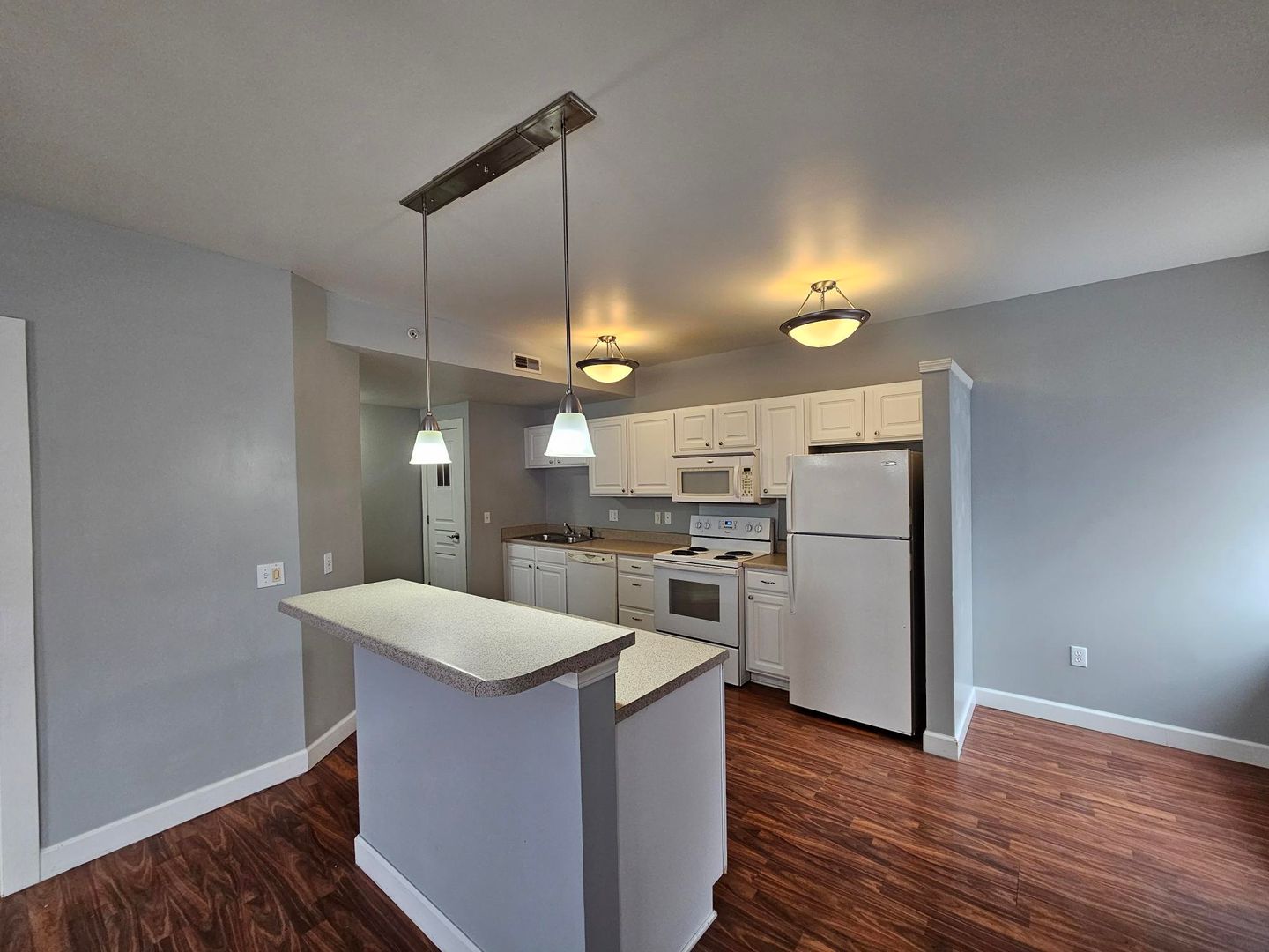 Davenport Apartment: 106 E 3rd St.