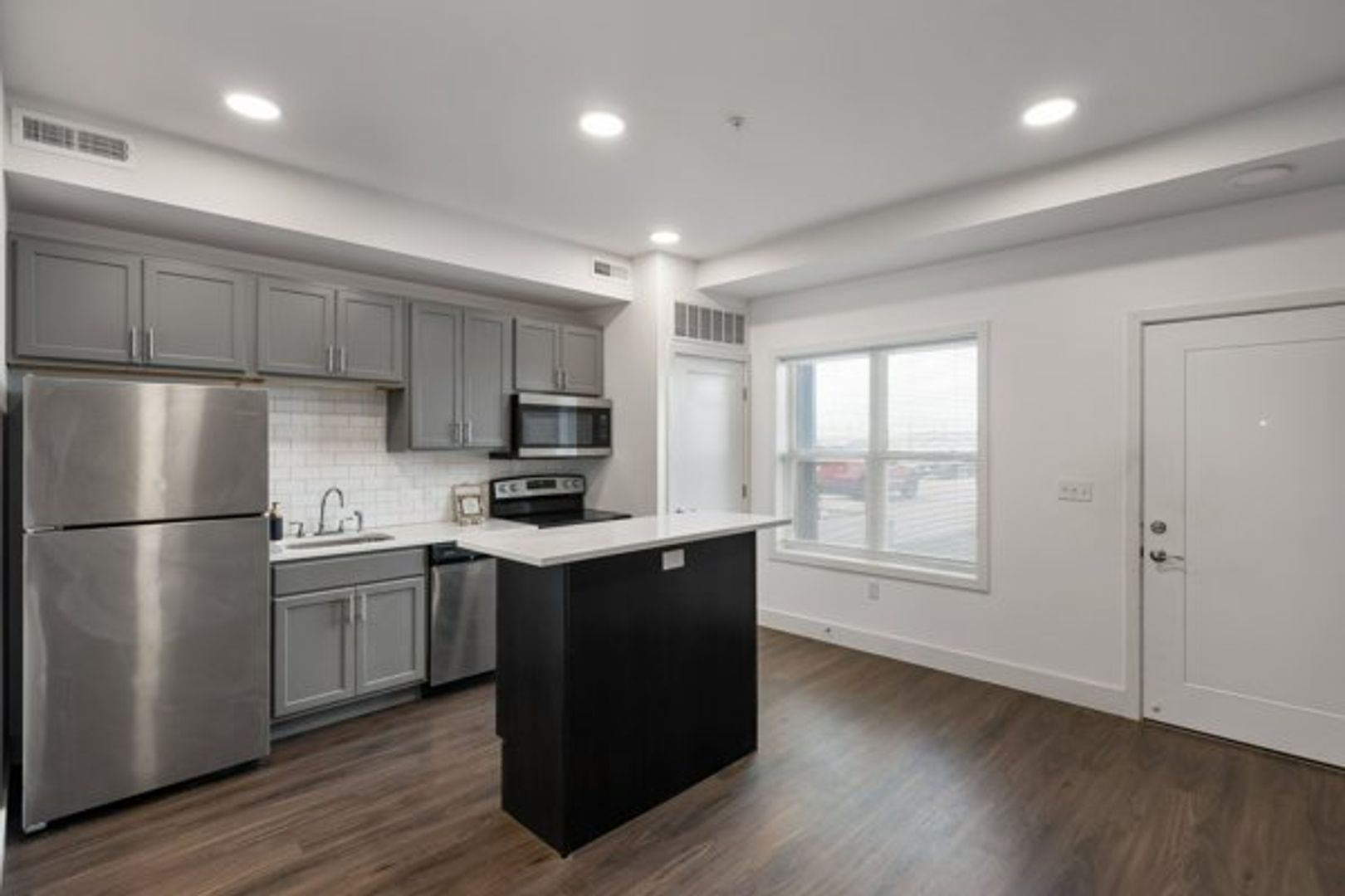 East Moline Apartment: 801 Bend Blvd