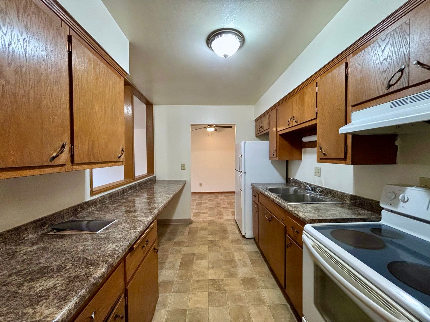 Rockford Apartment: 2535 Halsted Road