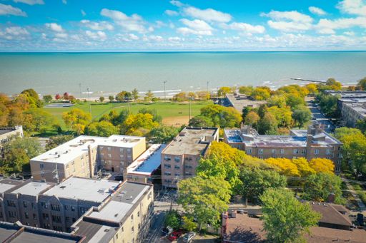 Newly Remodeled 1br with lake view – photo 1