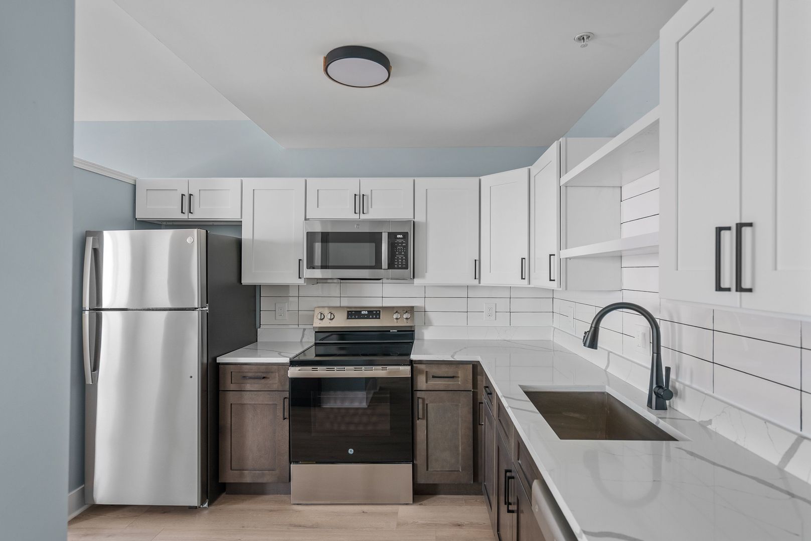 Davenport Apartment: 106 E 3rd St.