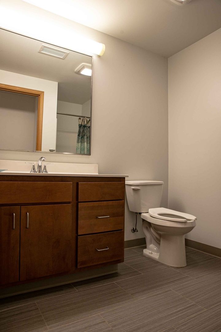 2900 River Drive, Moline, IL 61265