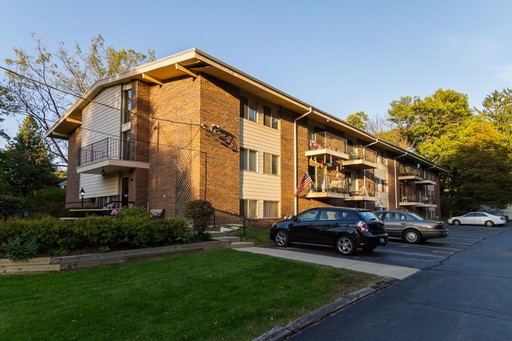 Spacious 2 Bedroom with Balcony, Parking and Onsite Laundry
