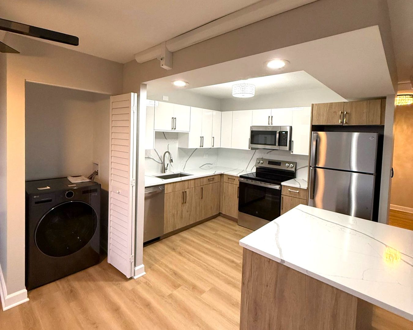 Rockford Apartment: 913 North Main Street