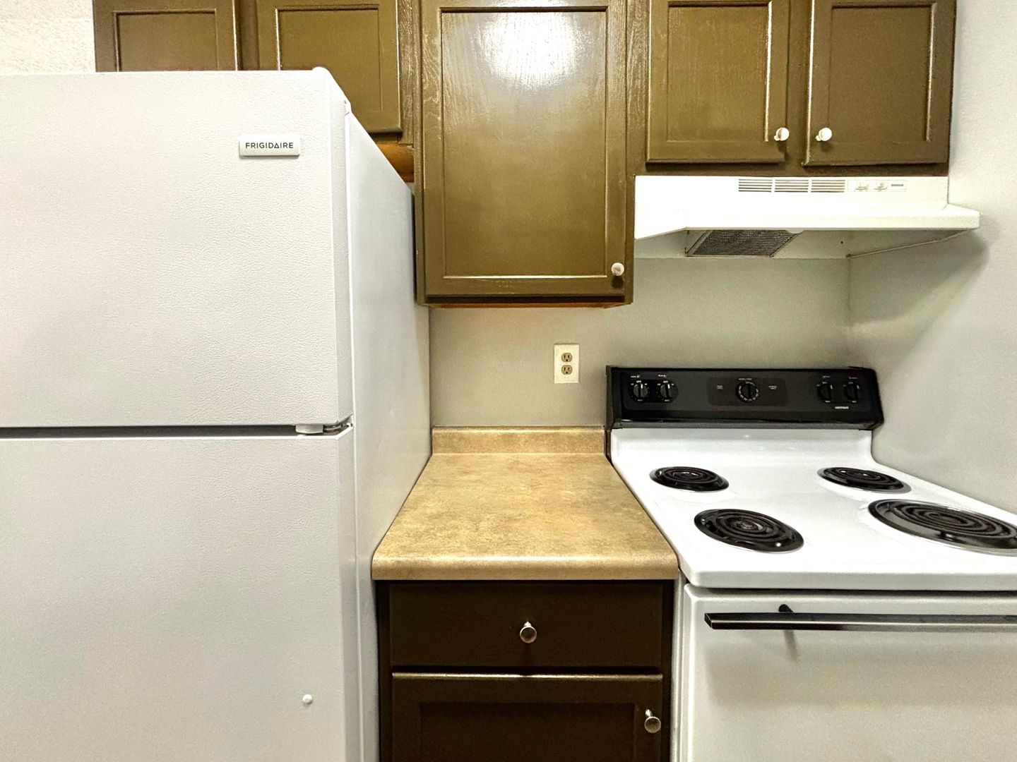 Davenport Apartment: 4323 N Division St