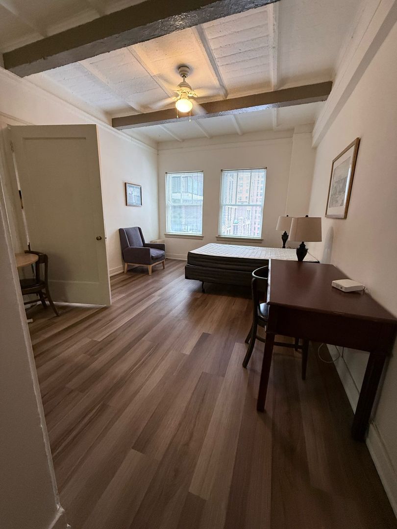 Chicago Apartment: 1220 N State Pkwy