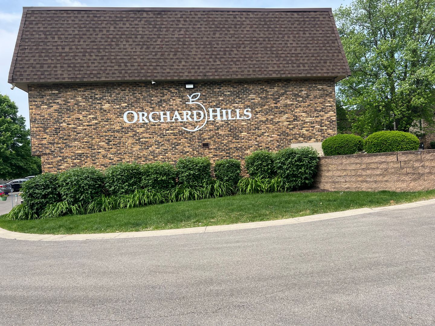 Rockford Apartment: 4455 Charles Street