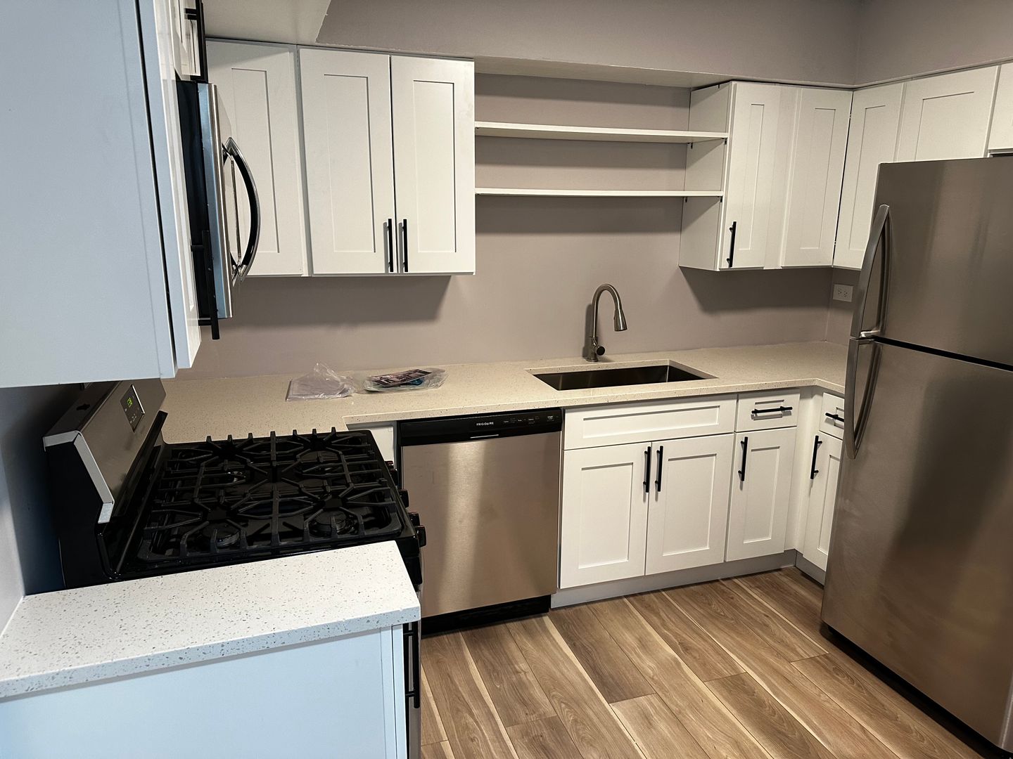 Addison Apartment: 125 S Villa Avenue