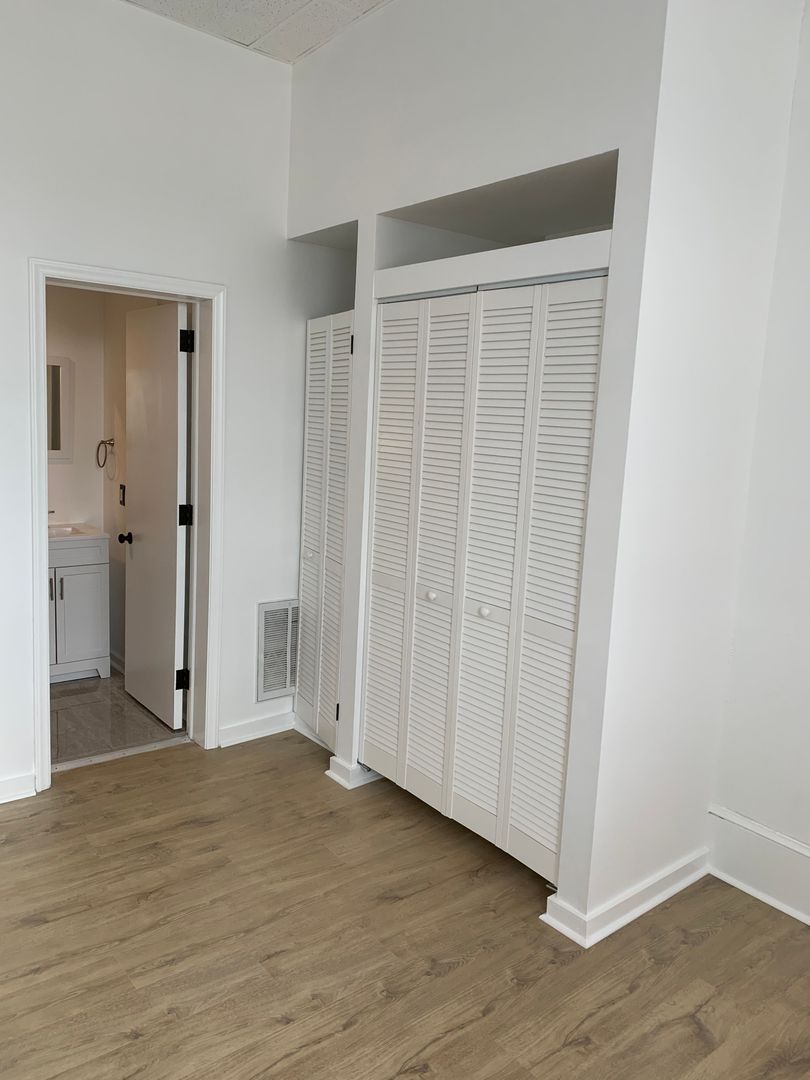 Hickory Apartment: 426 2nd Ave SE