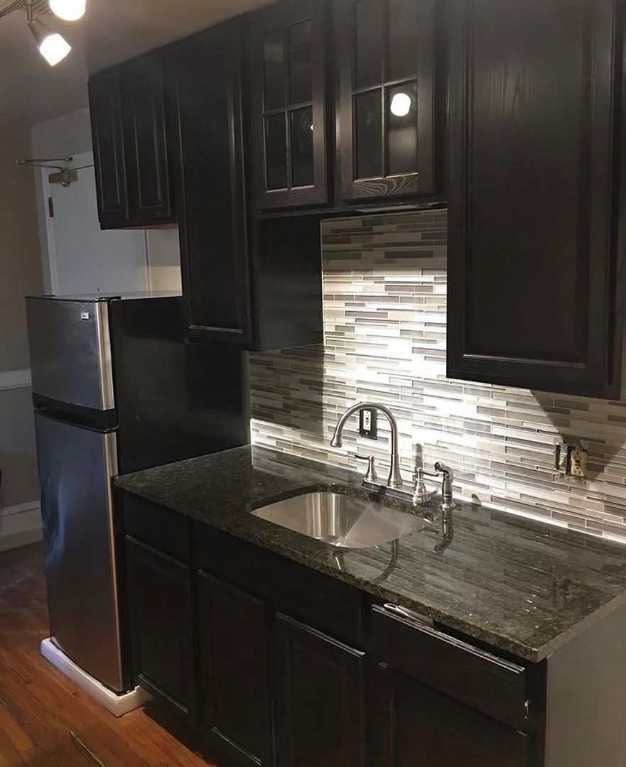 Hickory Apartment: 426 2nd Ave SE