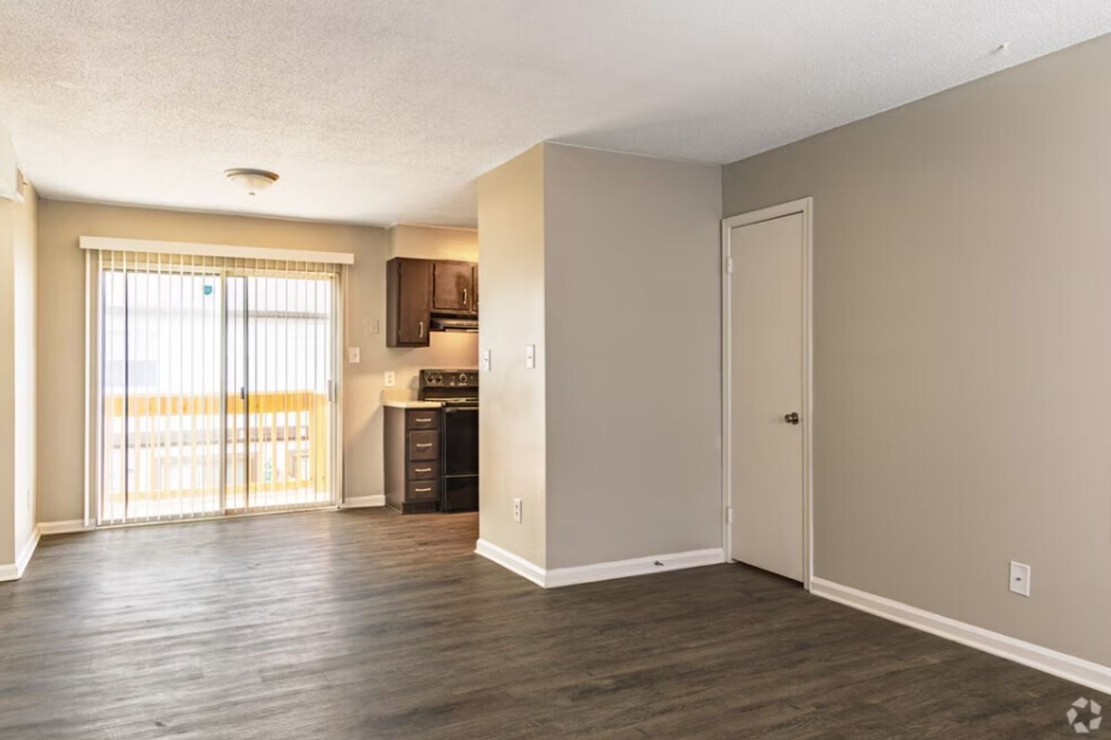 Lexington Apartment: 812 Fairview Dr