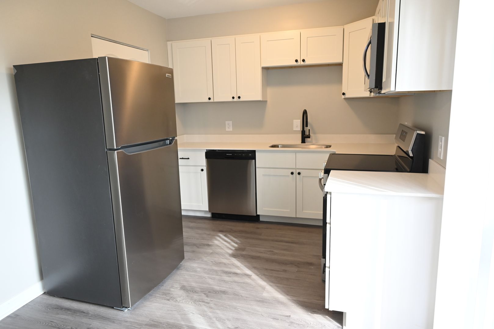 Lexington Apartment: 812 Fairview Dr