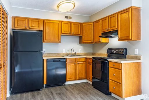 2 Bedroom / 1.5 Bathroom Townhome – photo 1