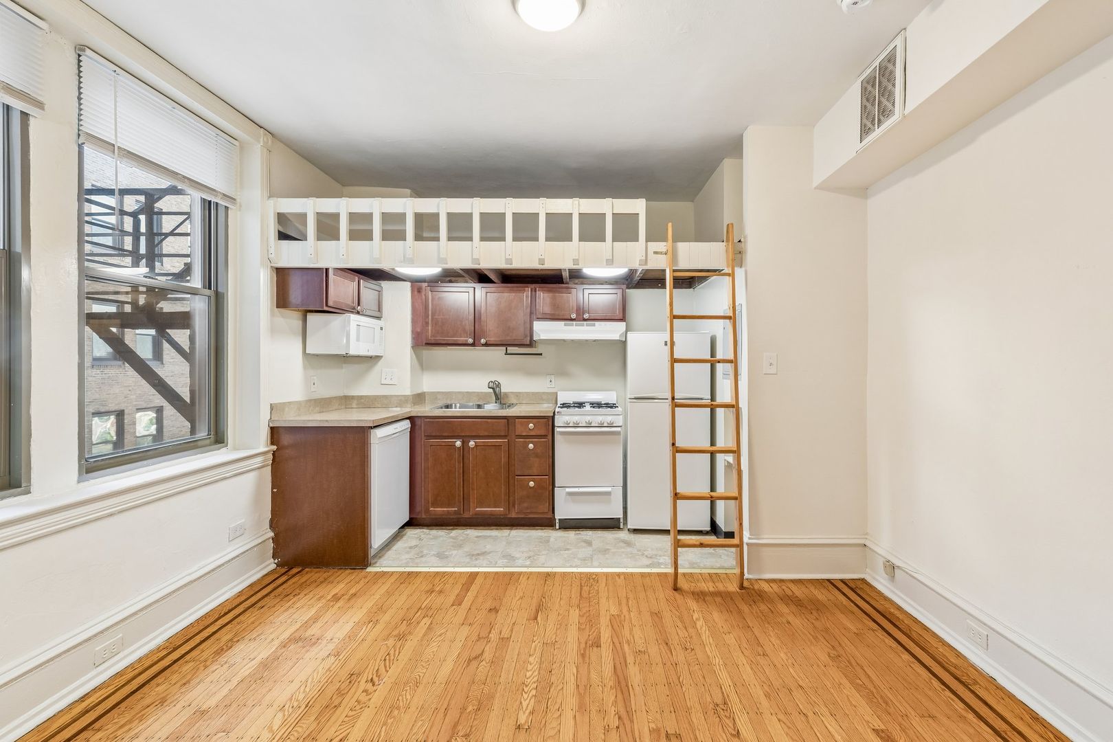 Philadelphia Apartment: 1530 Spruce Street