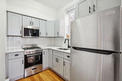 Renovated Studio Apartment on 48th and Beaumont Ave! – photo 1