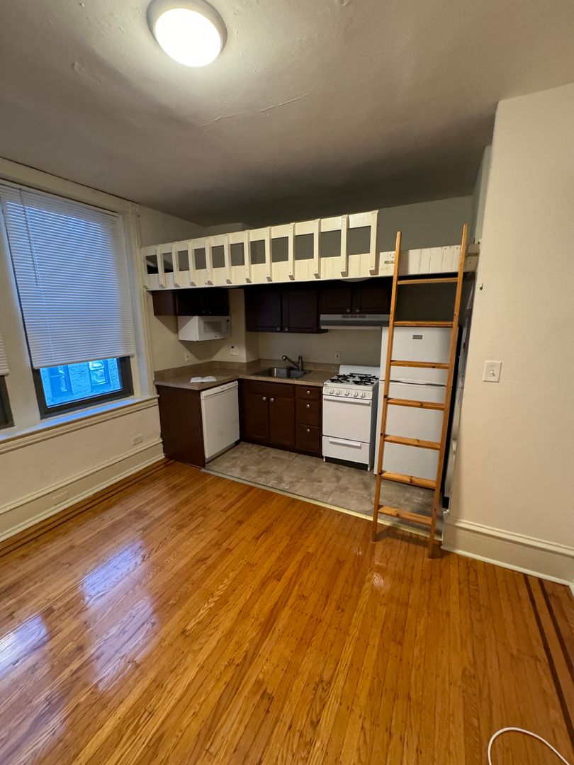 Philadelphia Apartment: 1530 Spruce Street