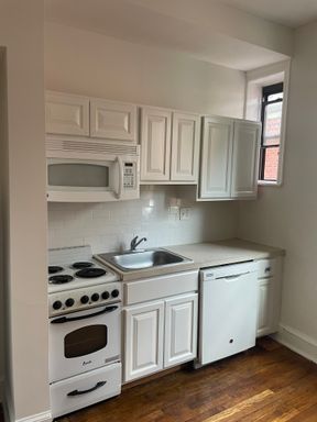 Spacious Studio Apartment in University City! – photo 1