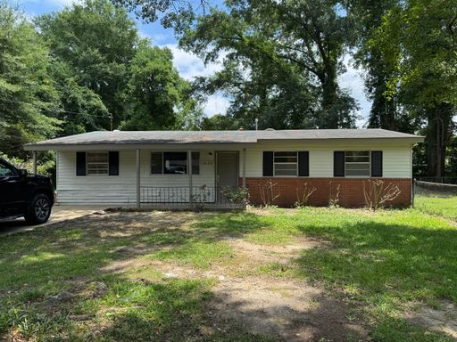 Section 8 Accepted: Fully Renovated! – photo 1