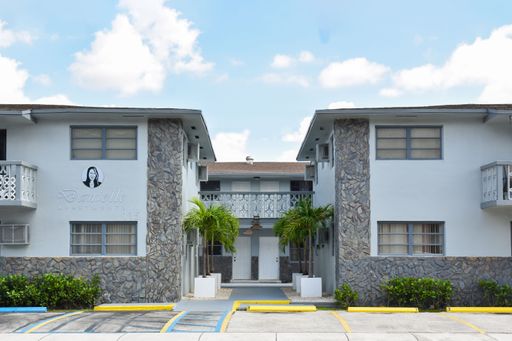 MOVE-IN READY! FOR RENT 2 BED/ 1 BA FOR $1,950 & CENTRAL LOCATION IN HIALEAH – photo 1