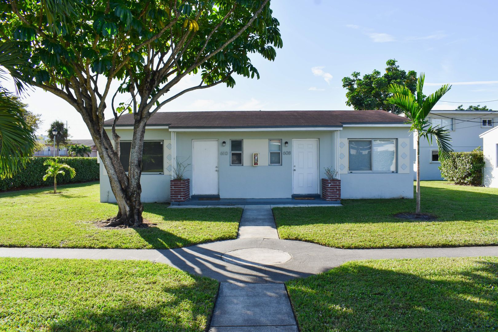 Miami Springs Apartment: 749 Curtiss Parkway