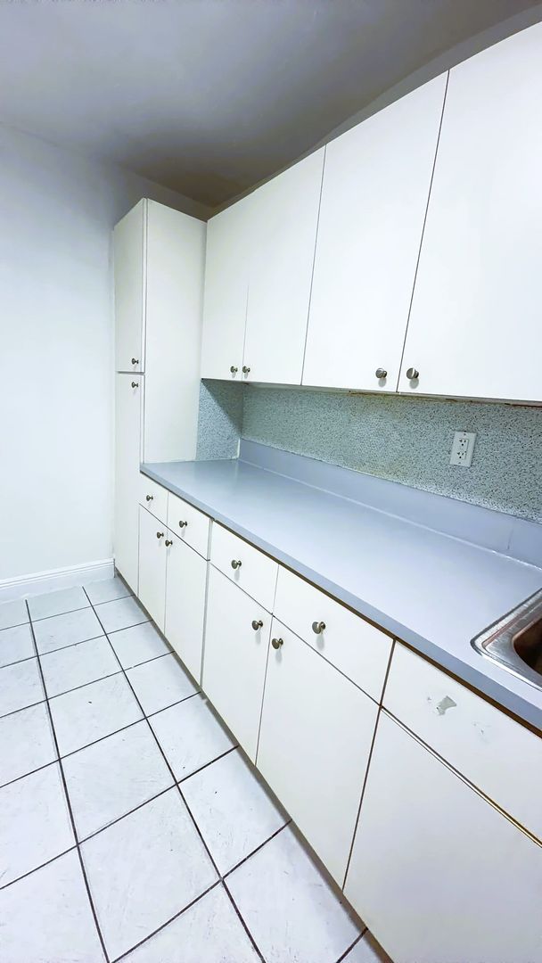 Hialeah Apartment: 1255 W Okeechobee Road