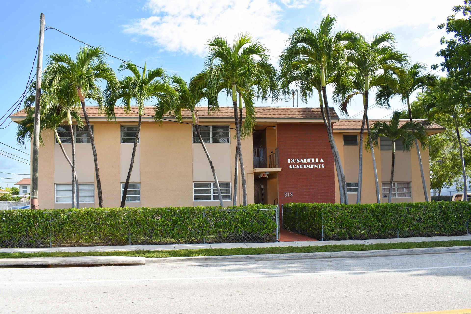 Hialeah Apartment: 313 W 10 Street