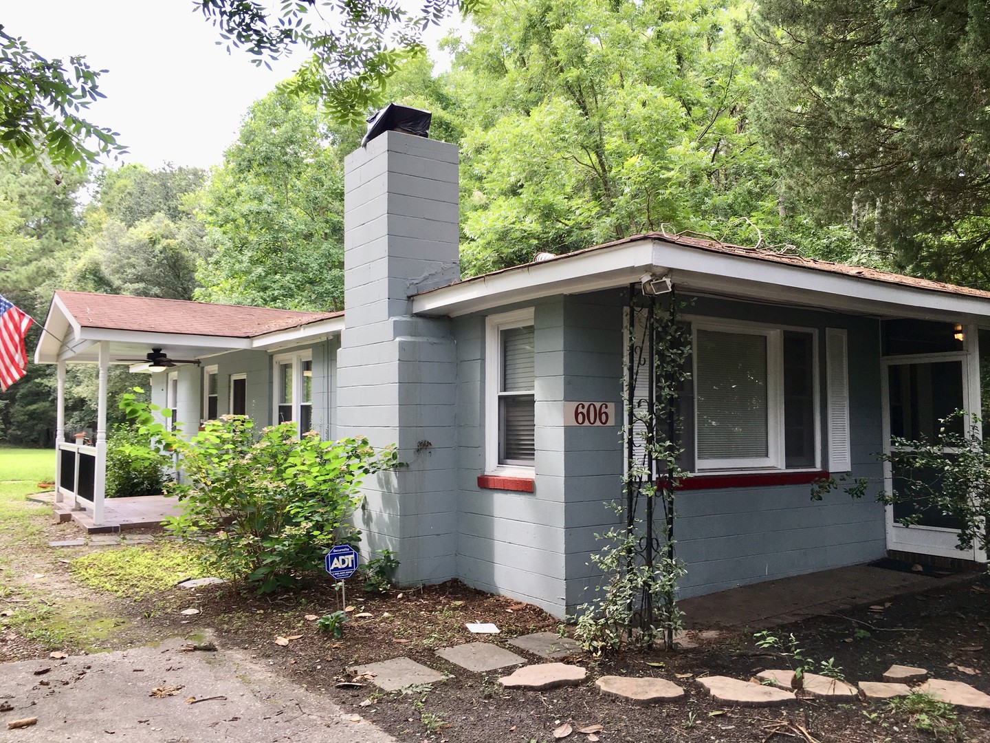 Summerville House: 606 North Maple Street