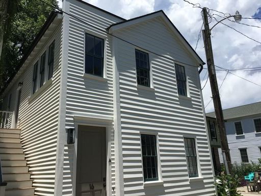 Charleston House: 16 Humphrey Ct Unit A