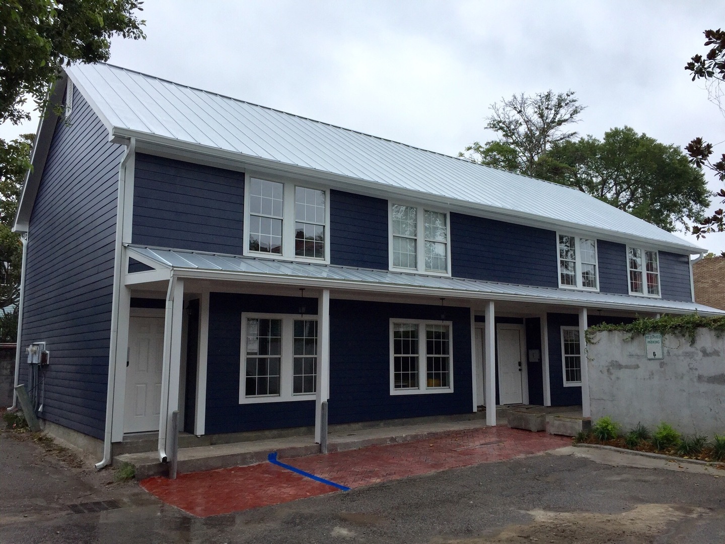 Charleston Townhome: 10 Bee Street Apt A