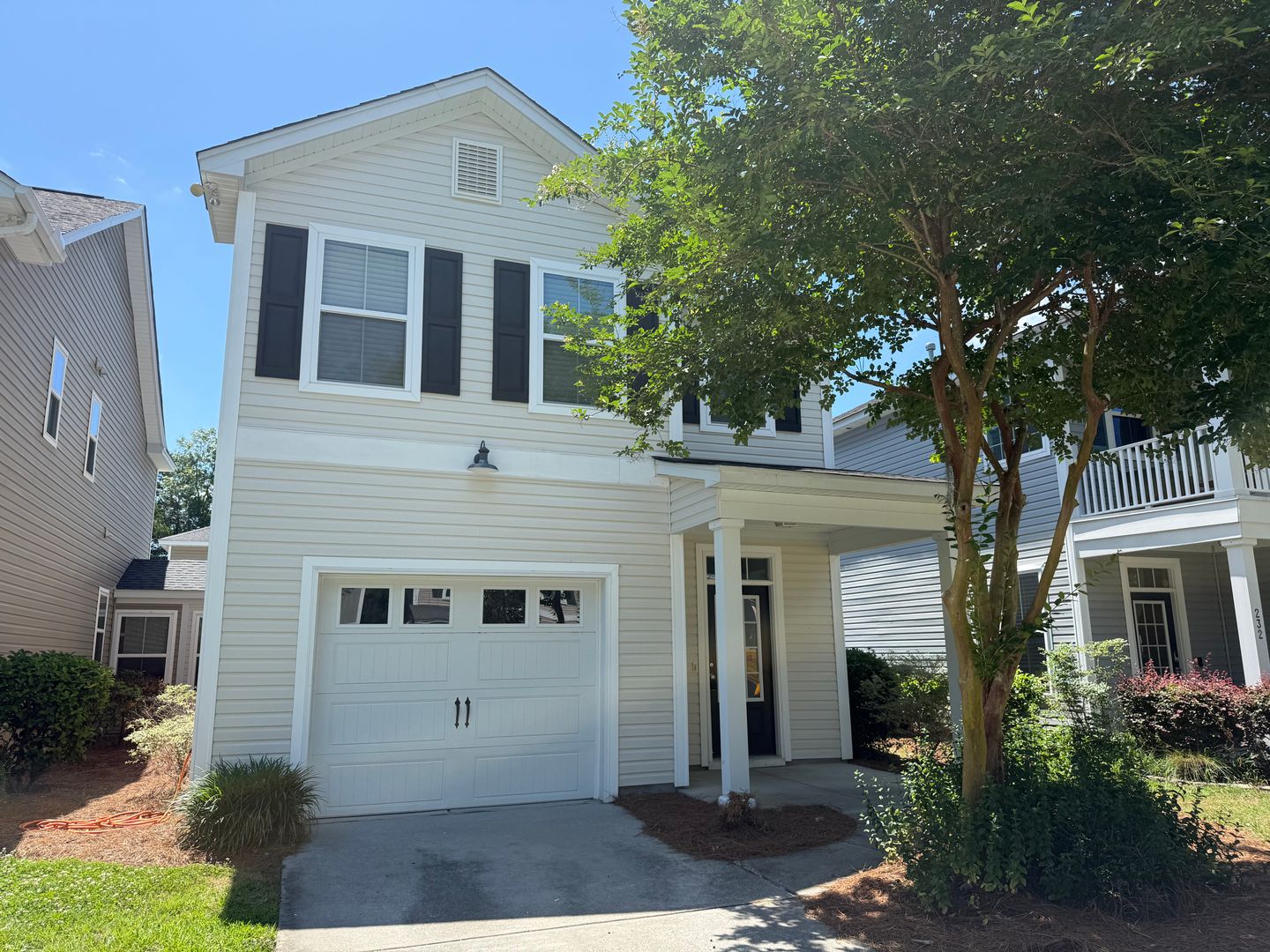 Charleston House: 230 Larissa Drive