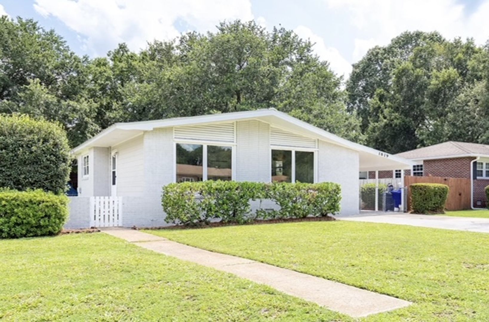 Charleston House: 1619 Woodcrest Avenue