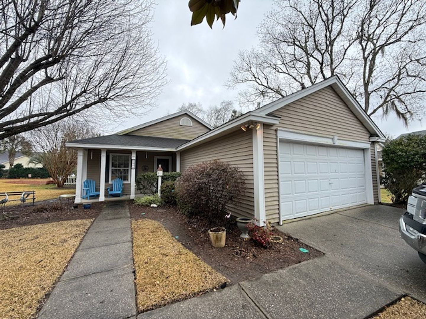 Charleston House: 160 Droos Way